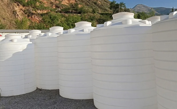 化工液体储存注意事项——选对PE城关塑料桶避免安全隐患