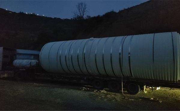 城关圆桶运输途中